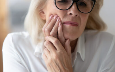 Managing Pain and Swelling After Dental Implants